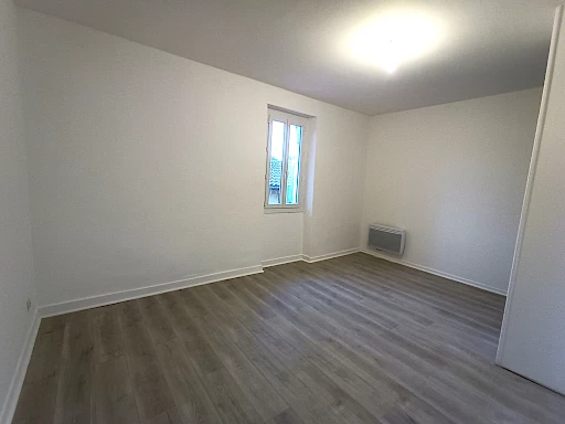 APPARTEMENT T3 PROCHE CENTRE VILLE - 2
