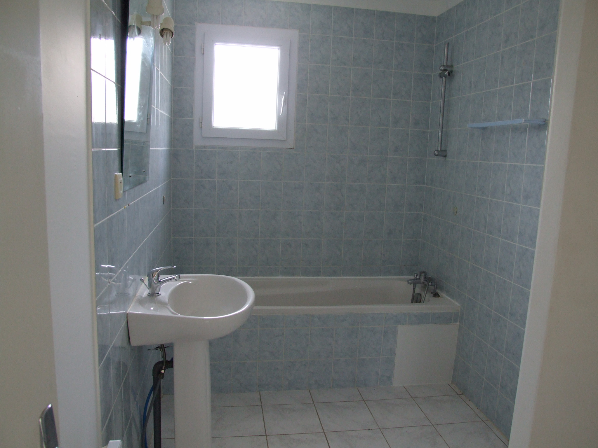 PROCHE DE HAGETMAU - EXCEPTIONNEL - MAISON D'HABITATION de 70 m2 - Comp: Séjour/Cuisine de 41 m2 - ...