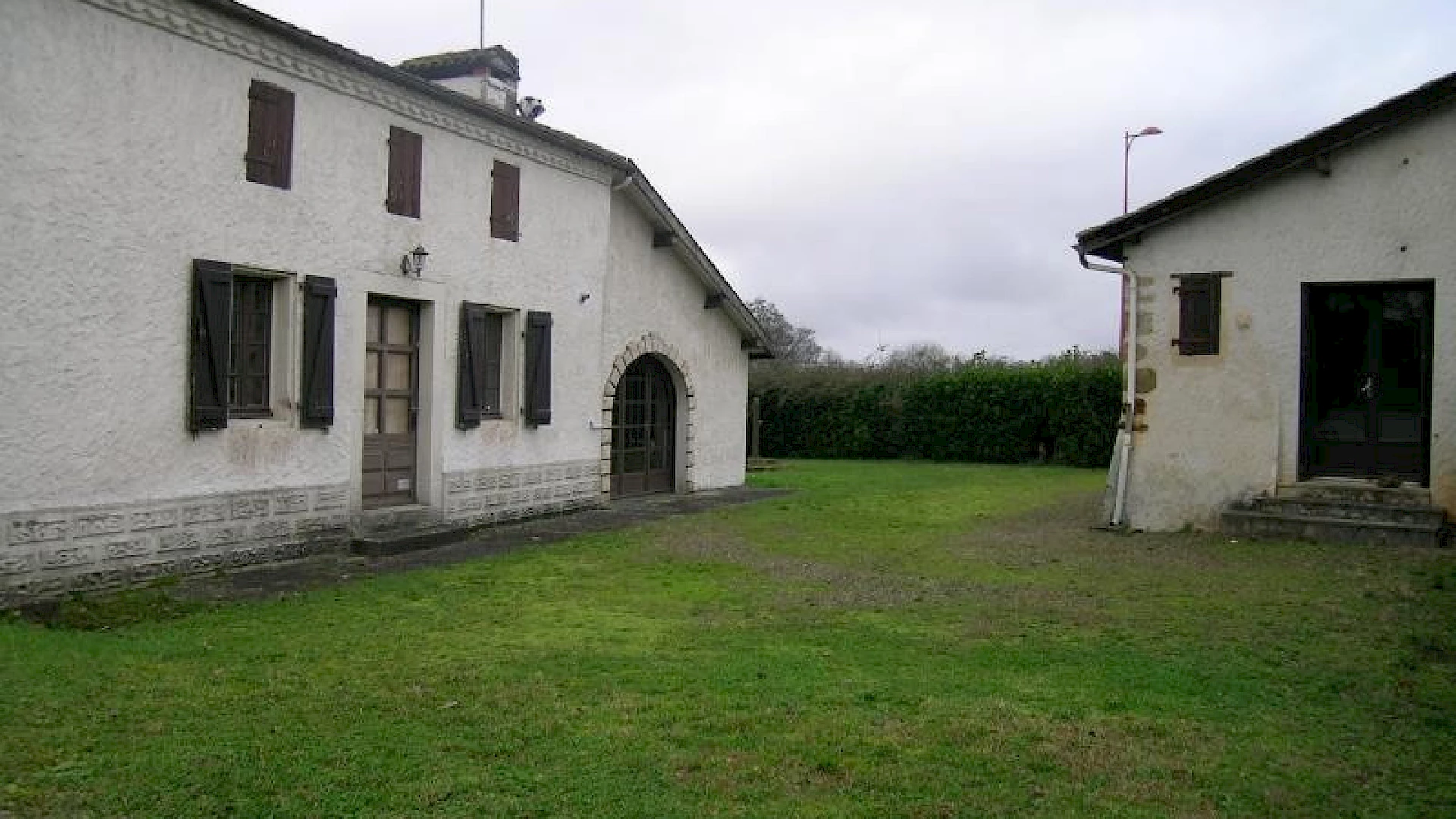 MAISON D'HABITATION DE 91m2 - MOMUY
