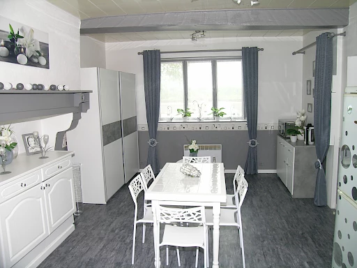À Hagetmau, immeuble de 153m2 avec 8 pièces pour investir