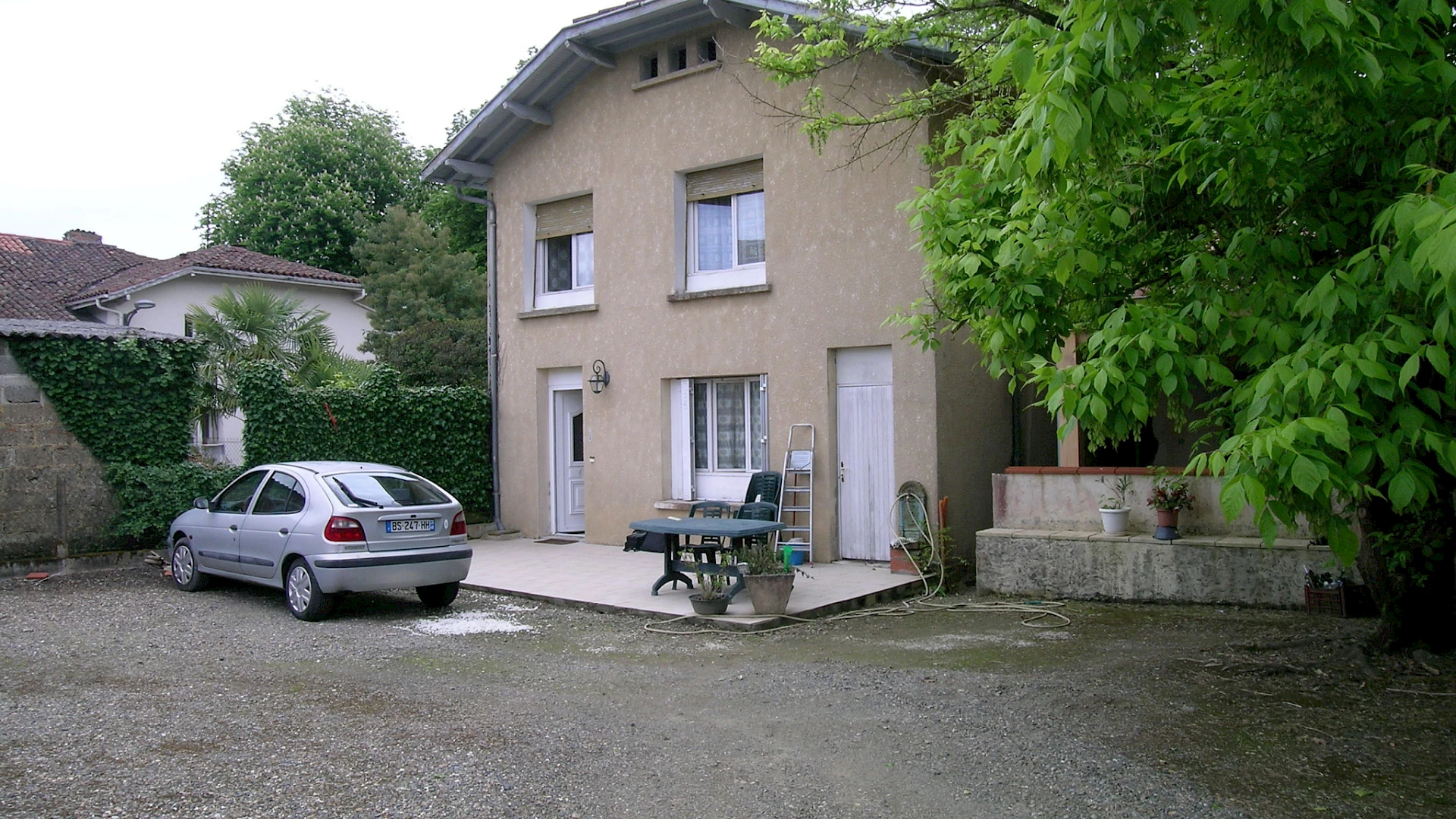 À Hagetmau, immeuble de 153m2 avec 8 pièces pour investir