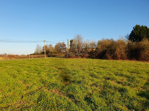 Terrain constructible de 950m2 en vente à Saint-Sever