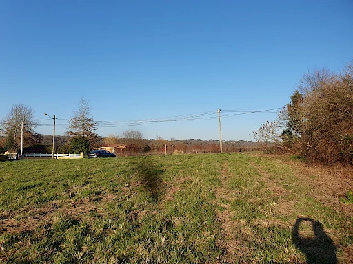 Terrain constructible de 950m2 en vente à Saint-Sever