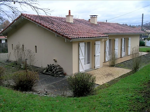 HAGETMAU - A PIED DES COMMODITES - MAISON D'HABITATION de 80 m2 Hab.