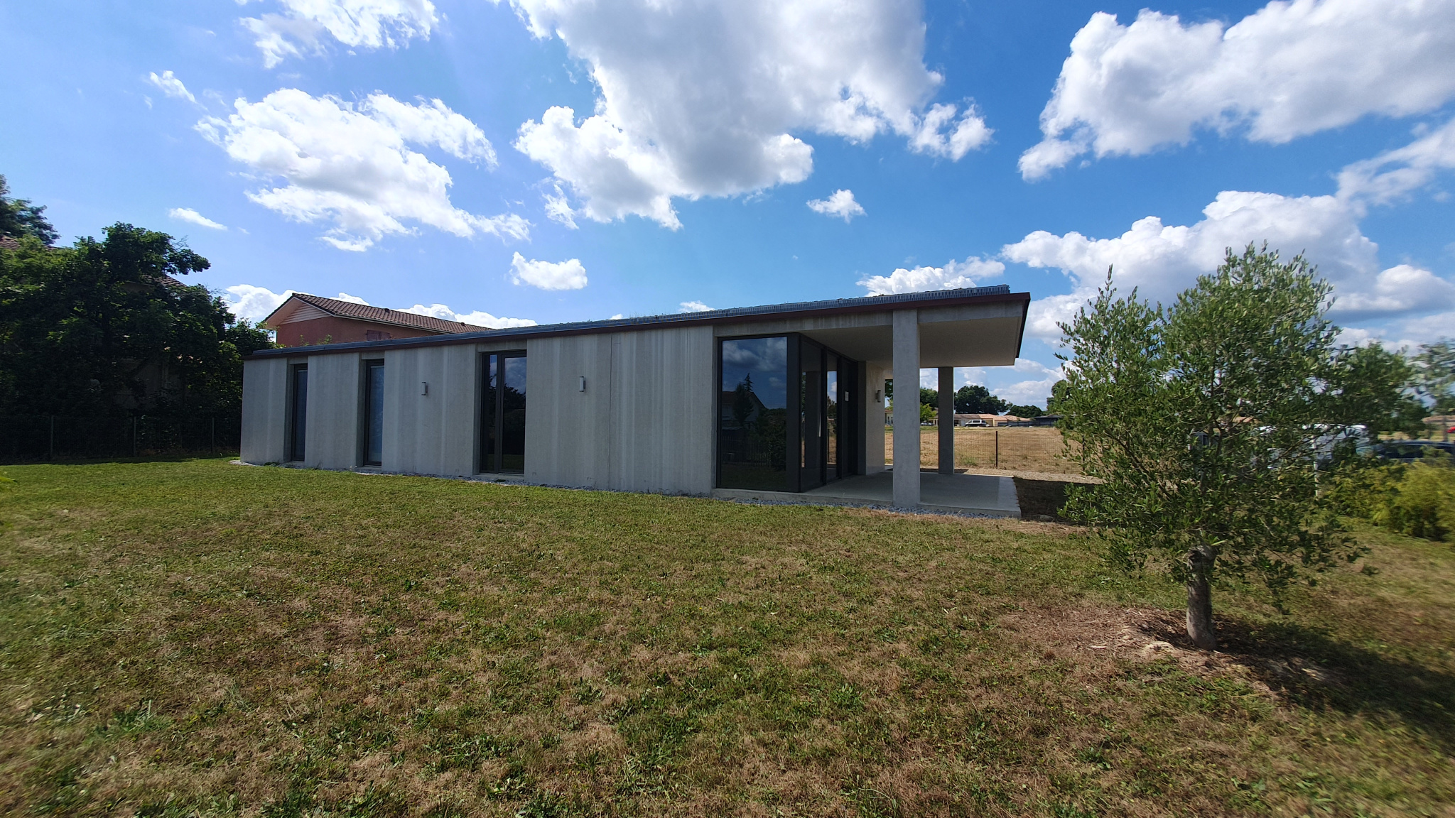 À Saint-Sever, maison neuve avec terrasse et abri voiture