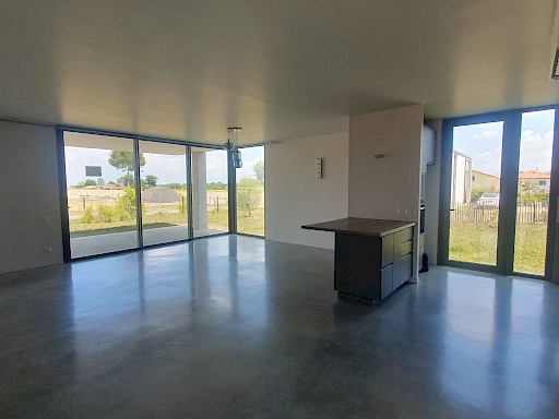À Saint-Sever, maison neuve avec terrasse et abri voiture
