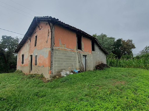 MAISON D'HABITATION à Rénover