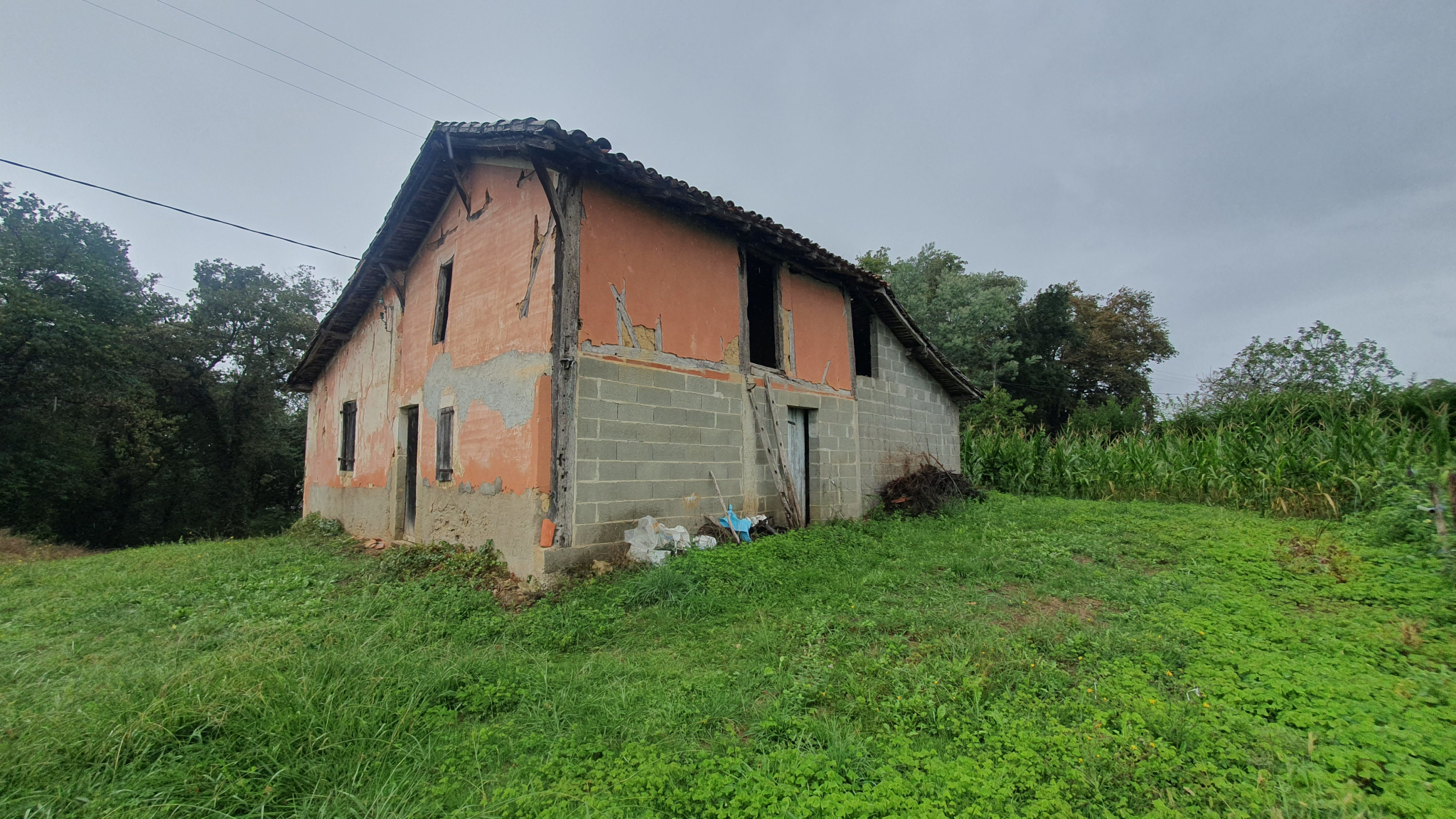 MAISON D'HABITATION à Rénover