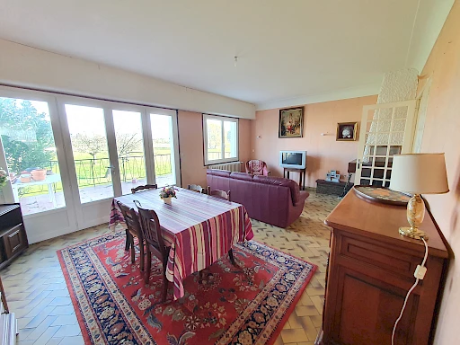 À Hagetmau, Maison d'habitation de 6 pièces