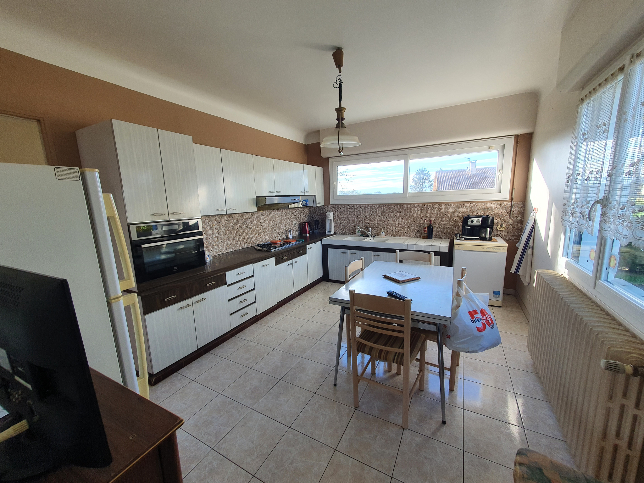 À Hagetmau, Maison d'habitation de 6 pièces