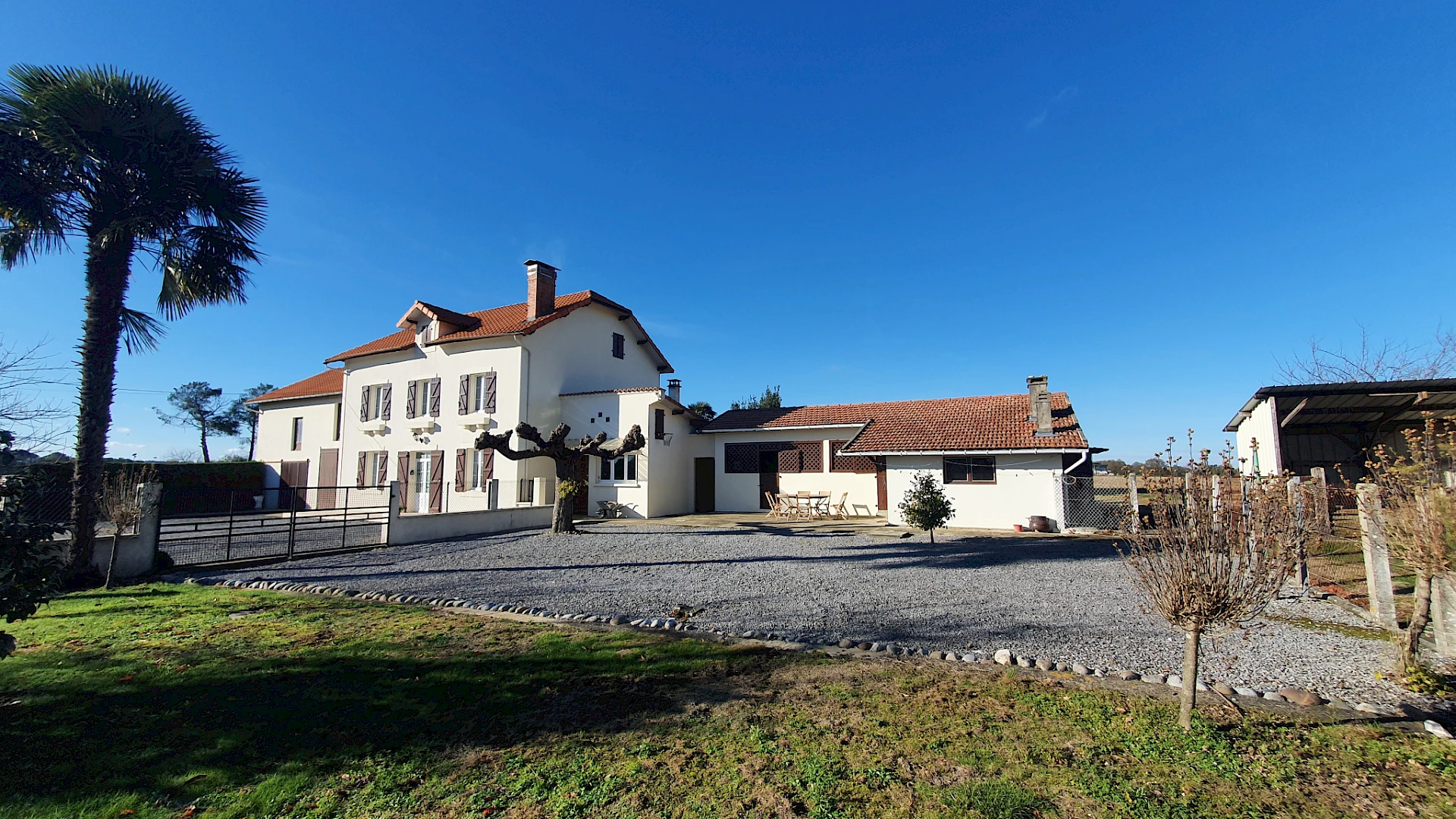 Entre ARZACQ et SAMADET, Ancien Corps de ferme avec dépendances