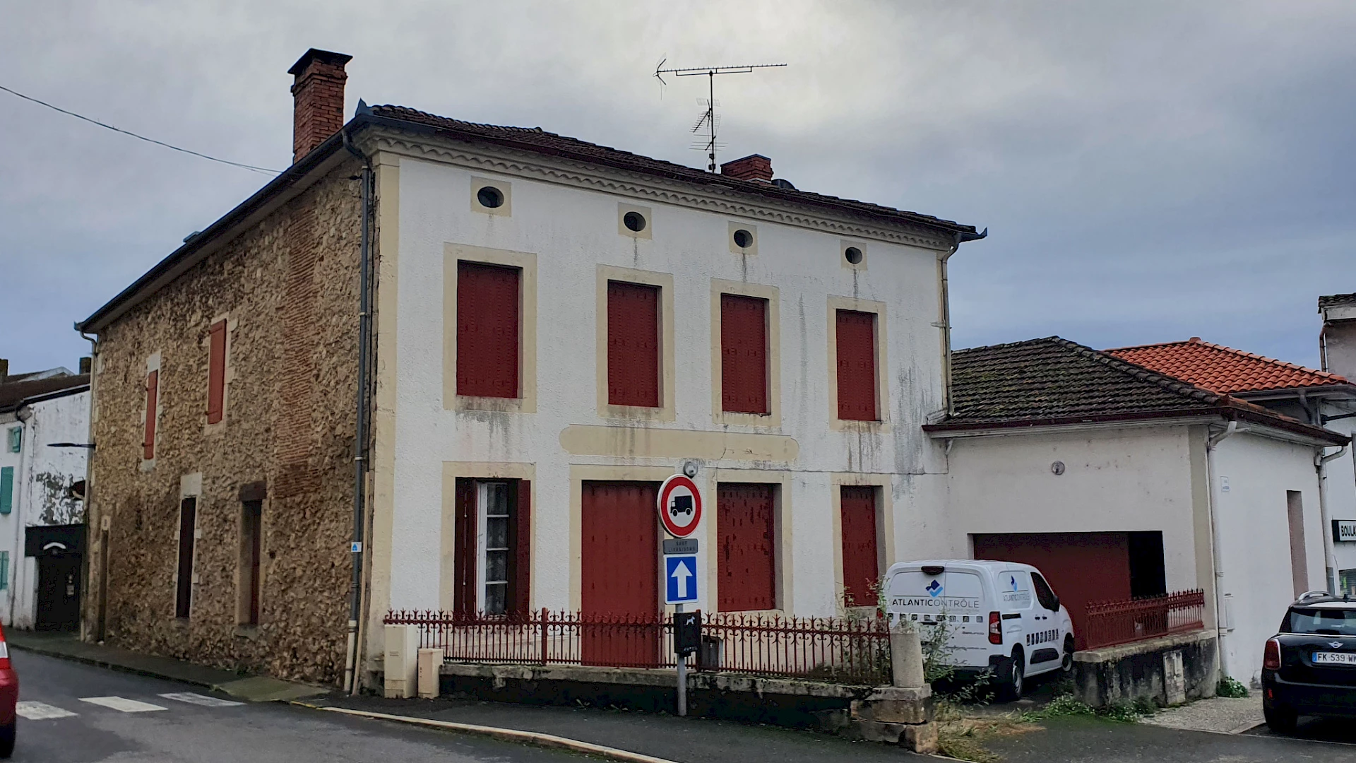 Mugron : immense maison de ville à acheter 96000 €