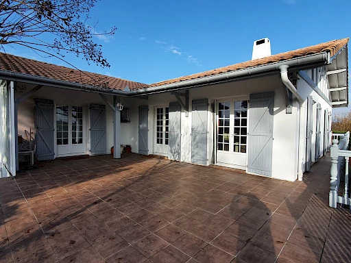 À vendre à Hagetmau (40) : immense maison avec 9 pièces