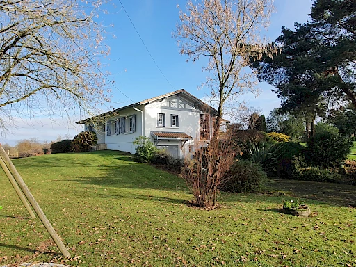 À vendre à Hagetmau (40) : immense maison avec 9 pièces