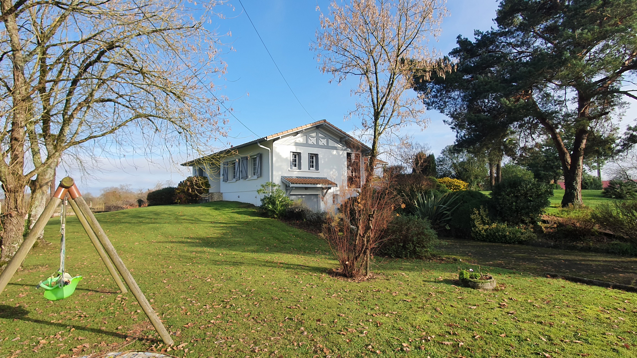 À vendre à Hagetmau (40) : immense maison avec 9 pièces