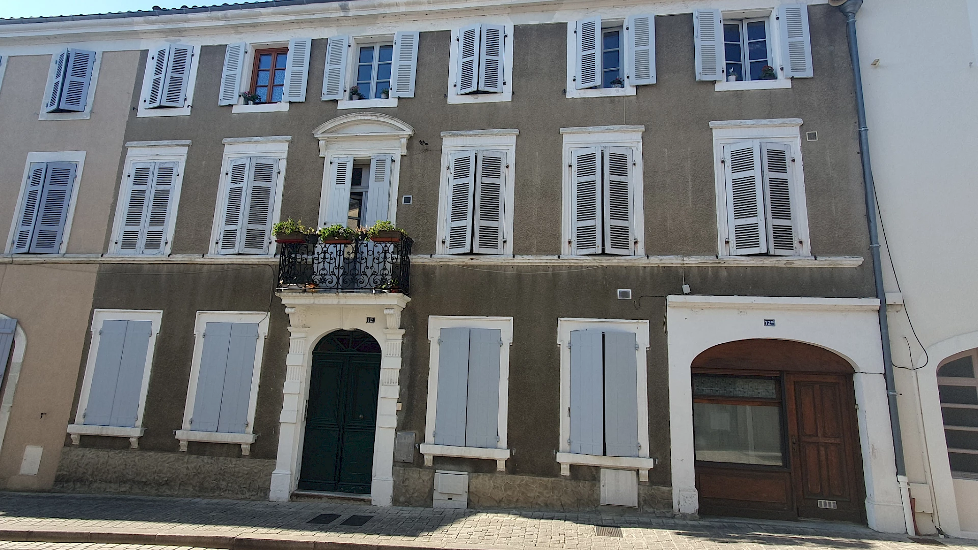 Immeuble de 284m2 pour investir 274300 € à Saint-Sever
