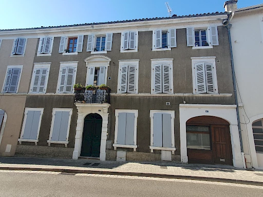 Immeuble de 284m2 pour investir 274300 € à Saint-Sever