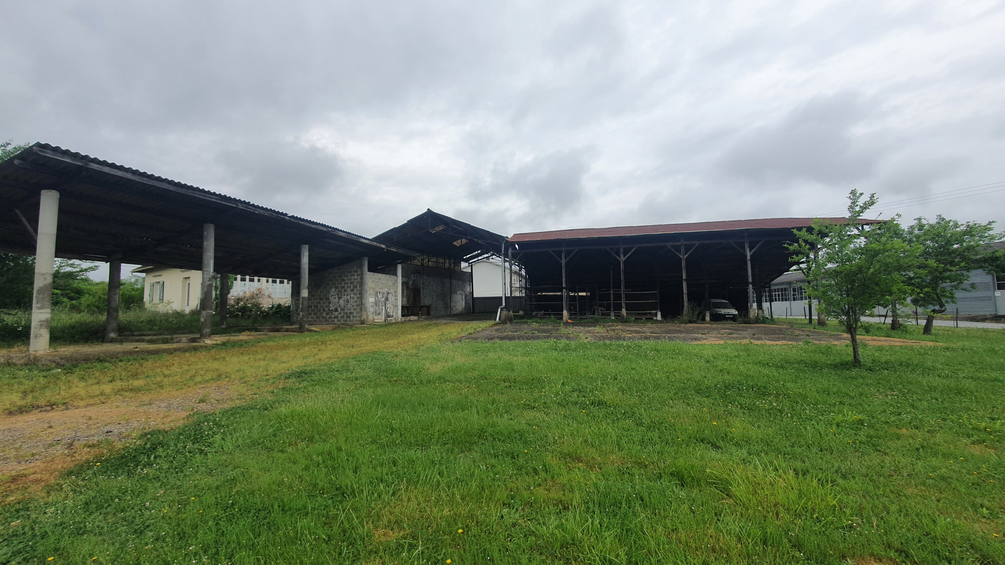 BATIMENT 500 m2